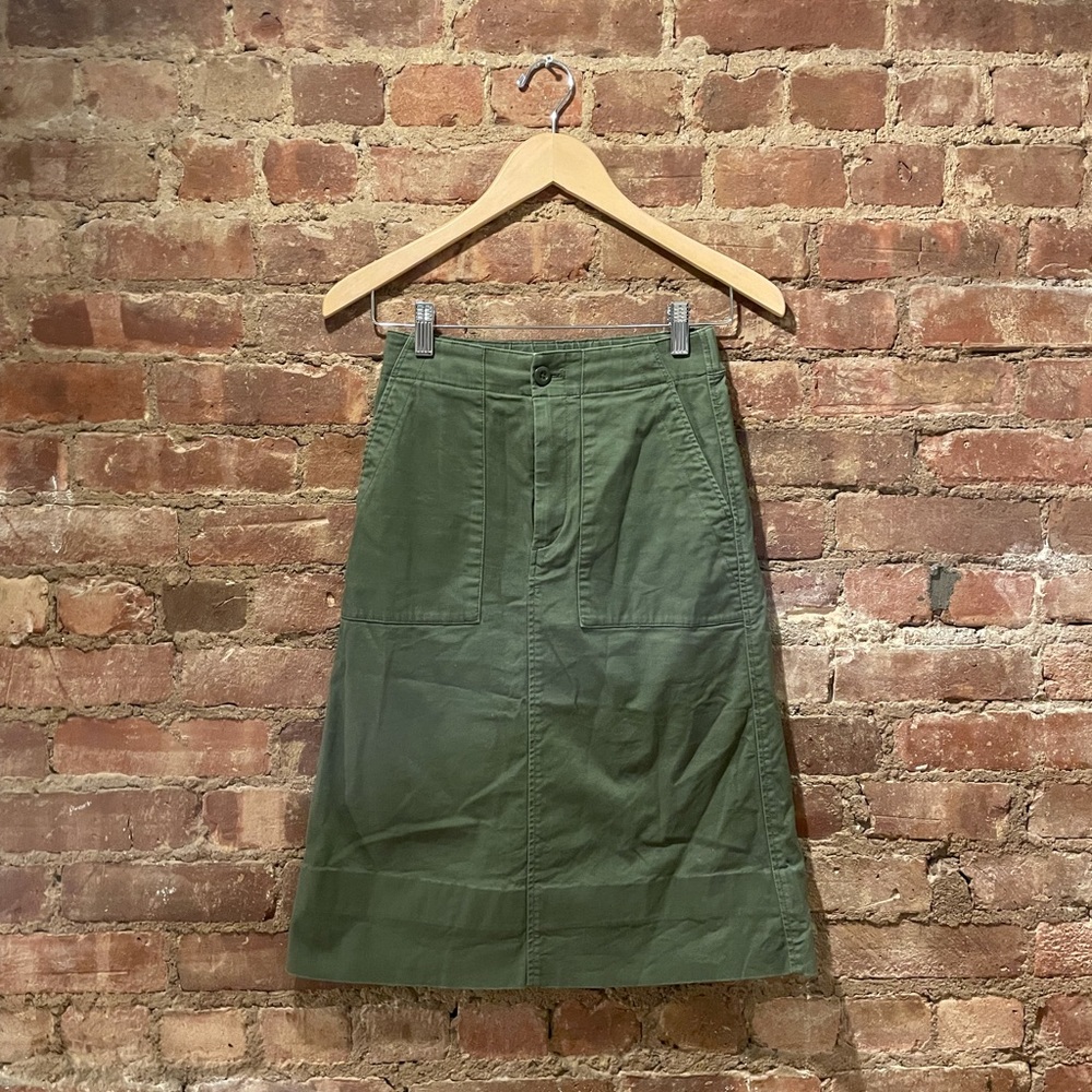 UNIQLO Olive green skirt